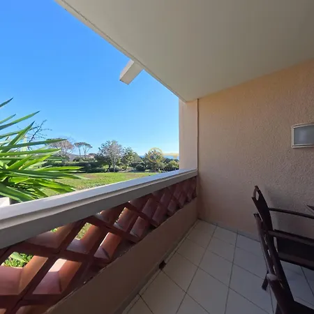 Apartment Vue Clim 4 A 5 Couchage Ne S Saint-Raphael (Var)